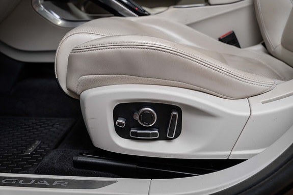 Jaguar I-PACE 15 of 30