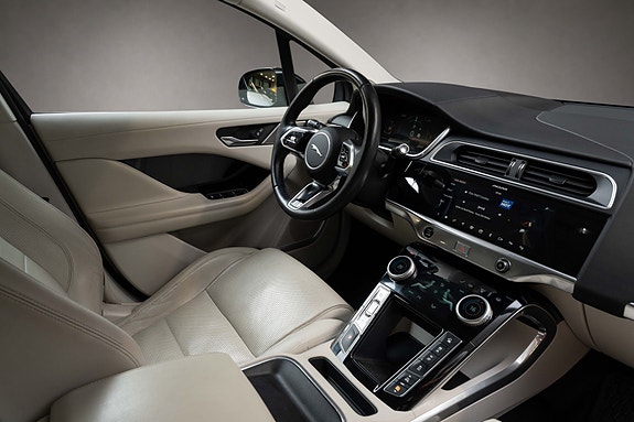 Jaguar I-PACE 20 of 30