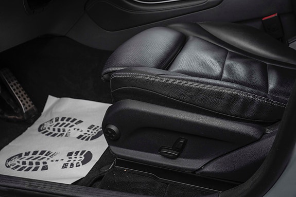 Mercedes-Benz GLC350 e 13 of 26