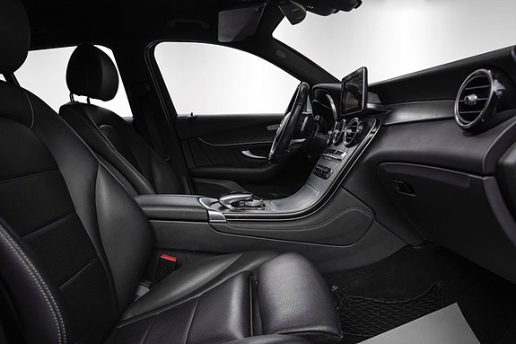 Mercedes-Benz GLC350 e 18 of 26
