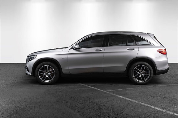 Mercedes-Benz GLC350 e 2 of 26