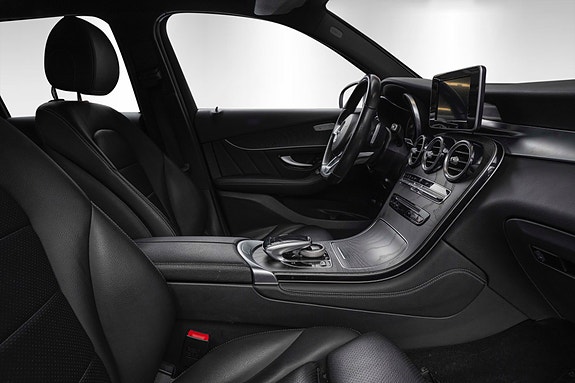 Mercedes-Benz GLC350 e 19 of 26