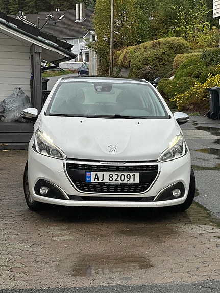Peugeot 208 13 of 29