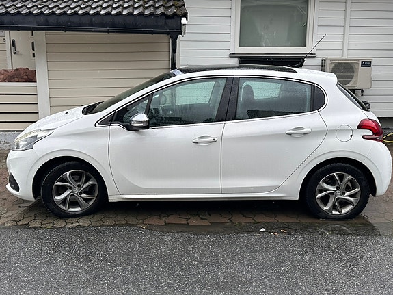 Peugeot 208 10 of 29