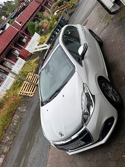Peugeot 208 2 of 29