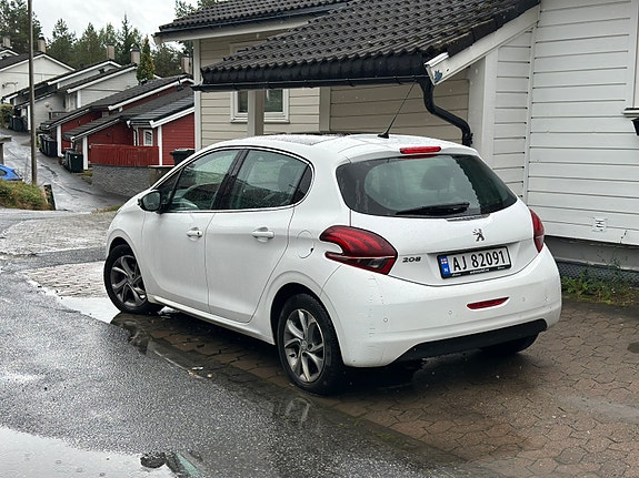 Peugeot 208 18 of 29