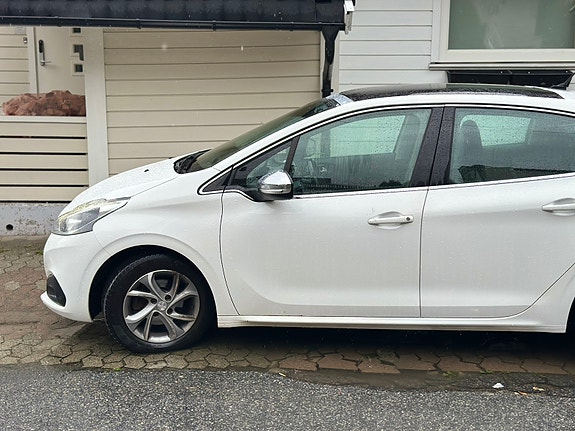 Peugeot 208 11 of 29