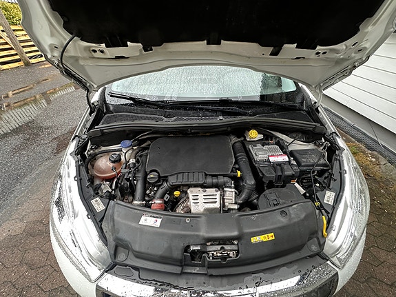 Peugeot 208 3 of 29