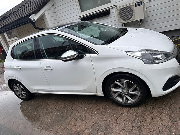 Peugeot 208 6 of 29