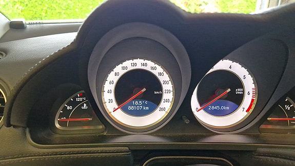 Mercedes-Benz SL550 22 of 25