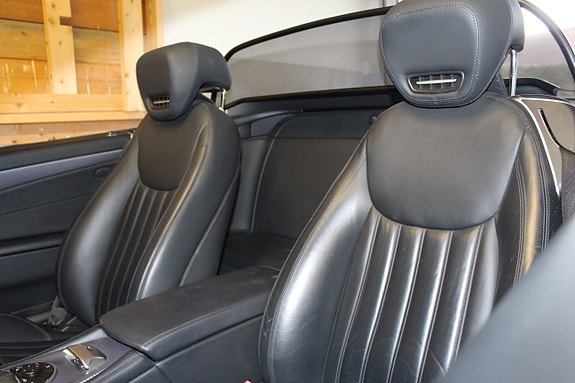 Mercedes-Benz SL550 10 of 25