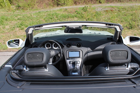 Mercedes-Benz SL550 8 of 25