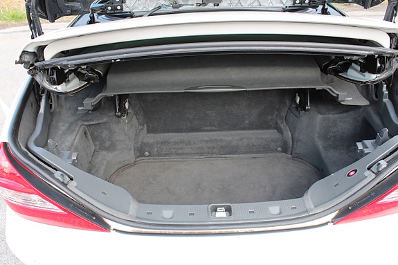 Mercedes-Benz SL550 18 of 25