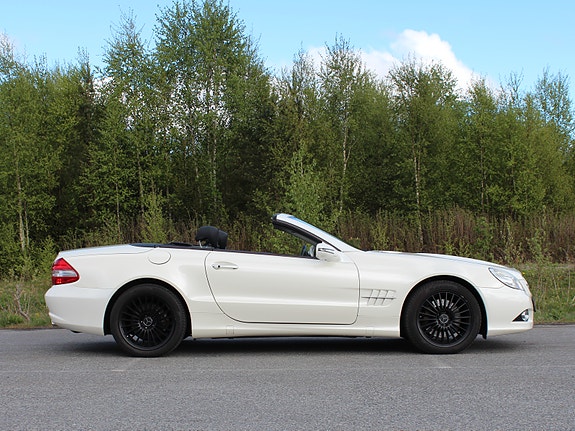 Mercedes-Benz SL550 3 of 25