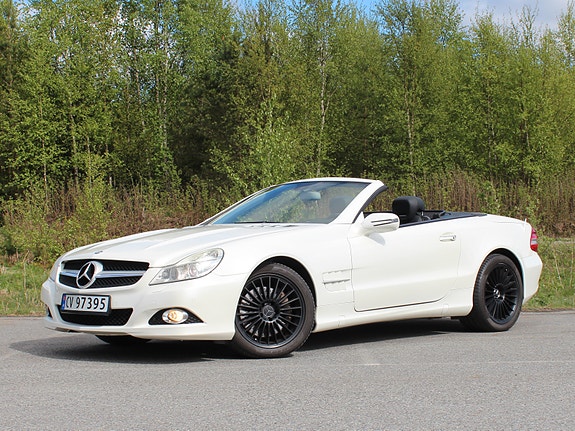 Mercedes-Benz SL550 2 of 25