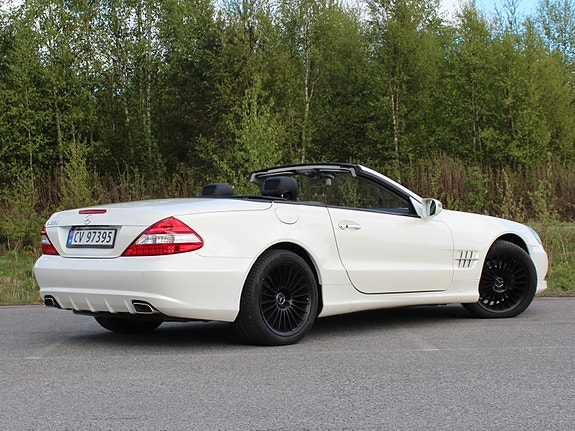 Mercedes-Benz SL550 4 of 25