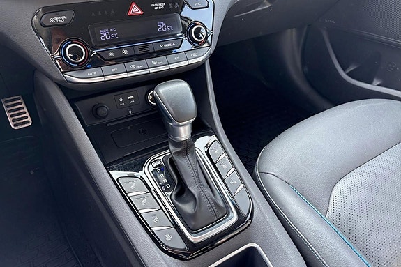 Hyundai IONIQ 10 of 12