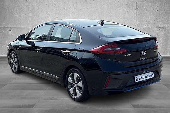 Hyundai IONIQ 2 of 12
