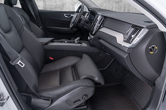 Volvo XC60 16 of 30