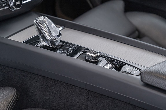 Volvo XC60 13 of 30