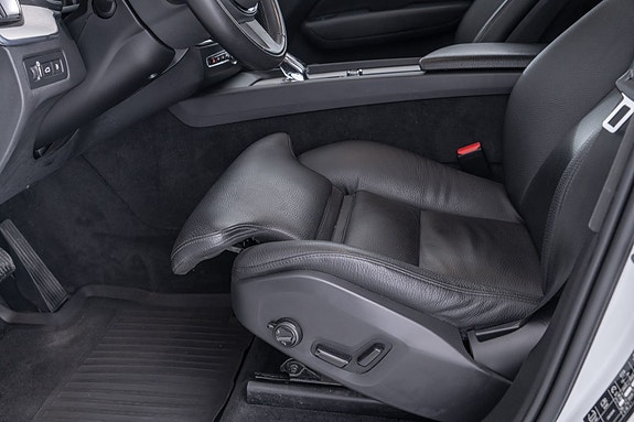 Volvo XC60 15 of 30