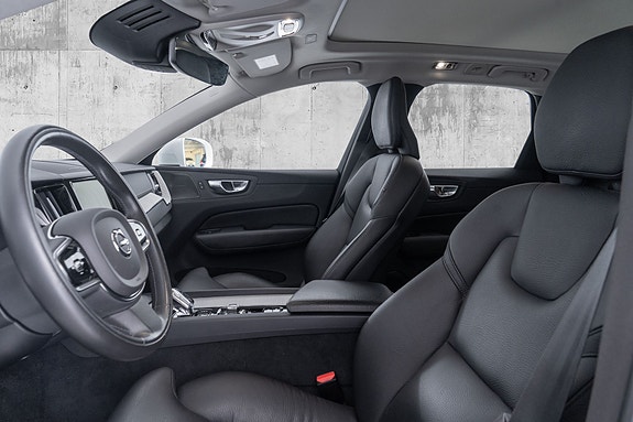 Volvo XC60 12 of 30