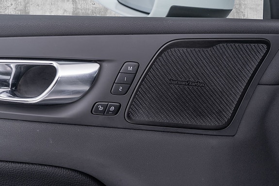 Volvo XC60 19 of 30