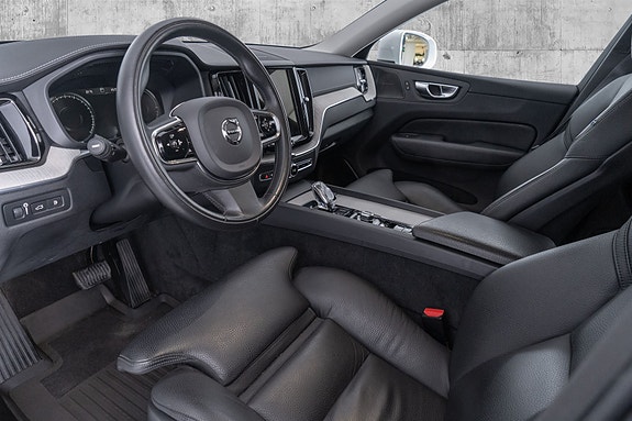 Volvo XC60 11 of 30