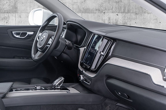 Volvo XC60 17 of 30