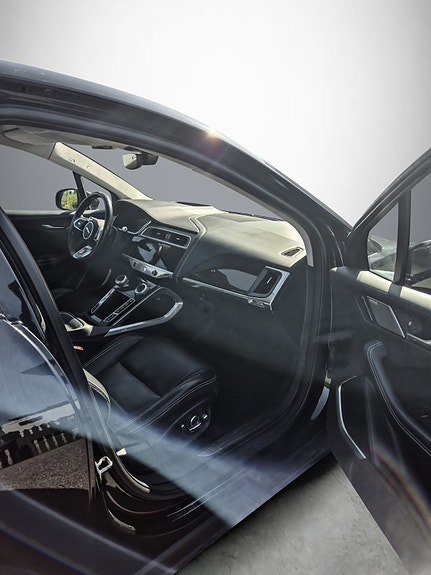 Jaguar I-PACE 13 of 21