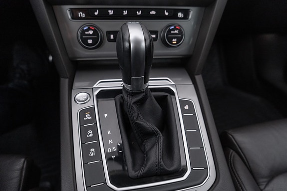 Volkswagen Passat Alltrack 17 of 30