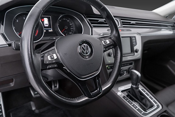 Volkswagen Passat Alltrack 14 of 30