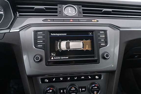Volkswagen Passat Alltrack 18 of 30