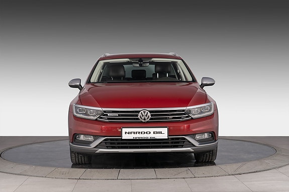 Volkswagen Passat Alltrack 2 of 30