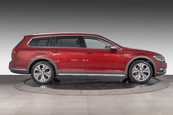Volkswagen Passat Alltrack 8 of 30