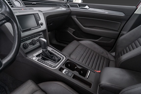 Volkswagen Passat Alltrack 13 of 30