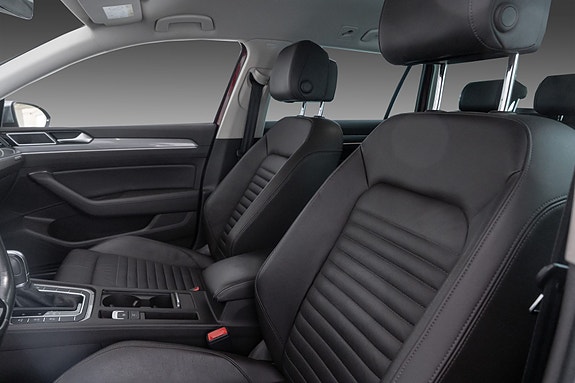 Volkswagen Passat Alltrack 12 of 30