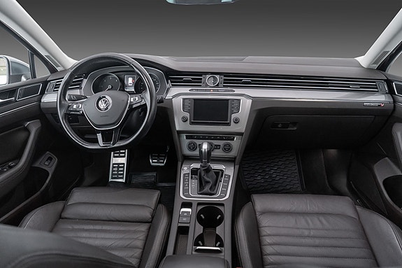 Volkswagen Passat Alltrack 22 of 30