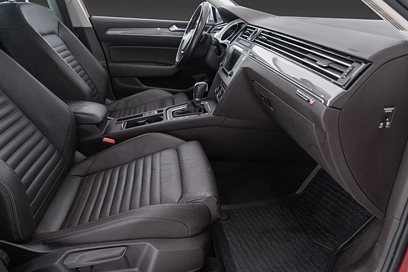 Volkswagen Passat Alltrack 19 of 30