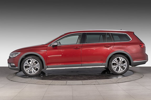 Volkswagen Passat Alltrack 4 of 30