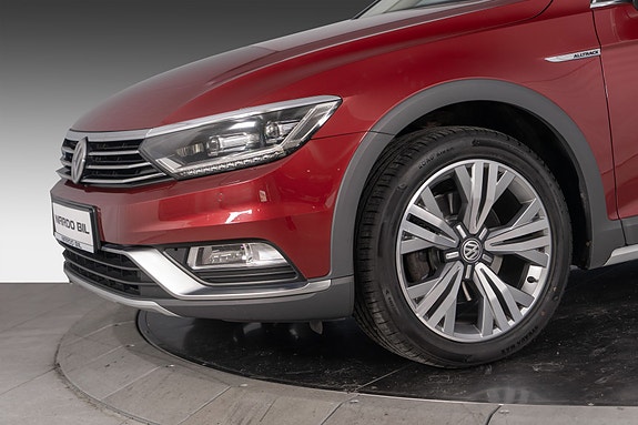 Volkswagen Passat Alltrack 10 of 30