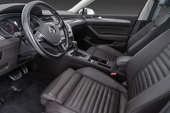 Volkswagen Passat Alltrack 11 of 30