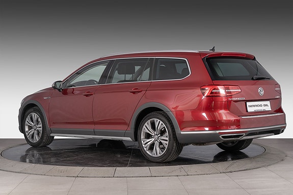 Volkswagen Passat Alltrack 5 of 30