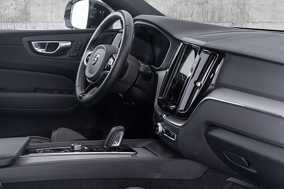 Volvo XC60 18 of 30