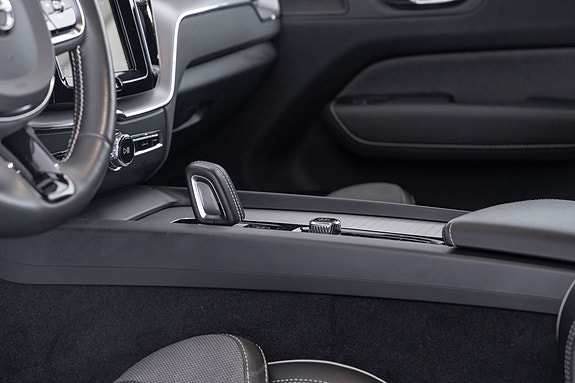 Volvo XC60 14 of 30