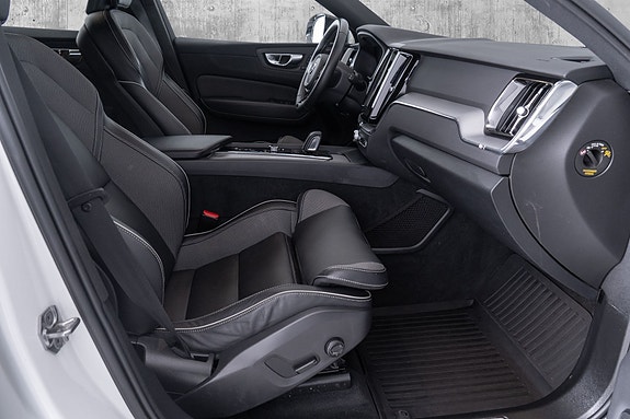 Volvo XC60 17 of 30