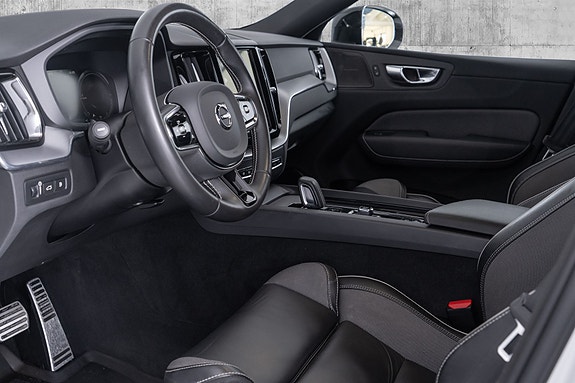 Volvo XC60 12 of 30