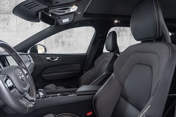 Volvo XC60 13 of 30