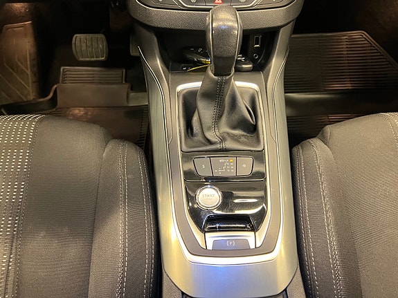 Peugeot 308 16 of 21