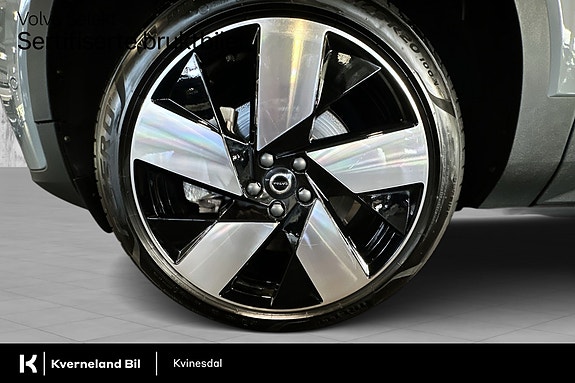 Volvo EX40 9 of 30